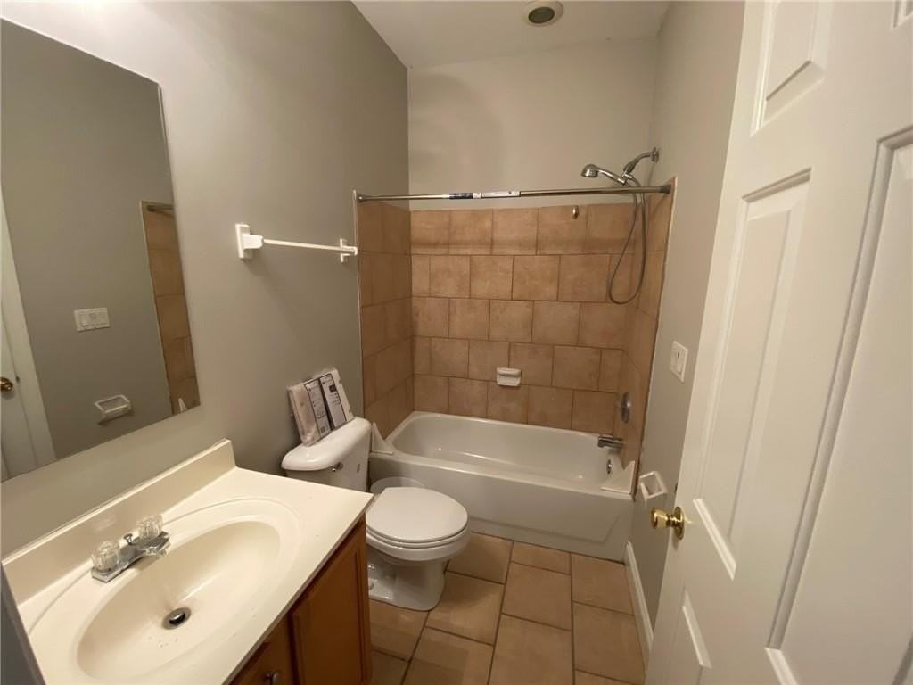 528 Rankin St Ne #B - Photo 7 of 9
