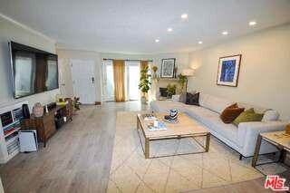 1138 15th St #5 - Photo 2 of 8