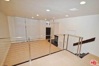 1138 20th St #12 - Photo 5 of 8