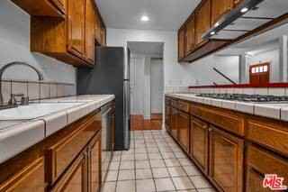 938 5th St #1 - Photo 3 of 7