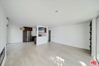 15 Spinnaker St #101 - Photo 6 of 8