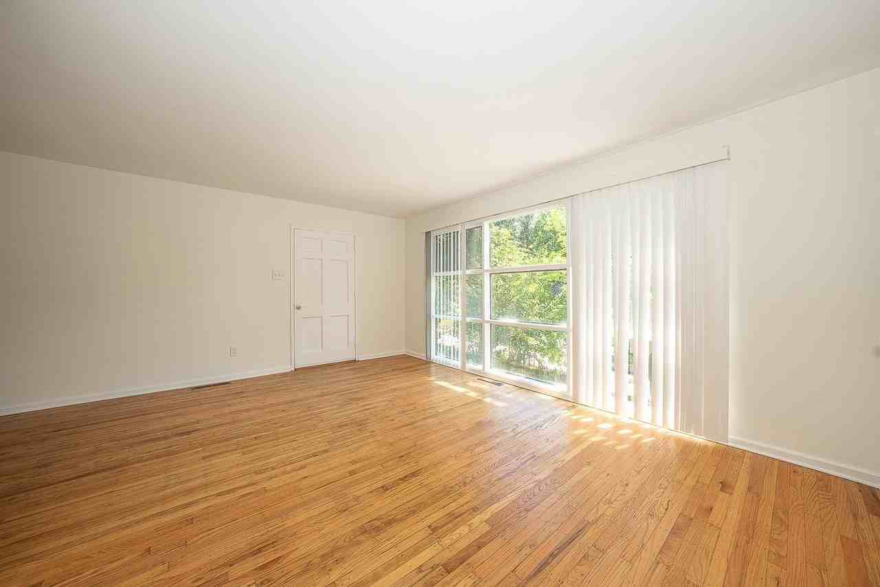 35 Eastwood Rd - Photo 4 of 30