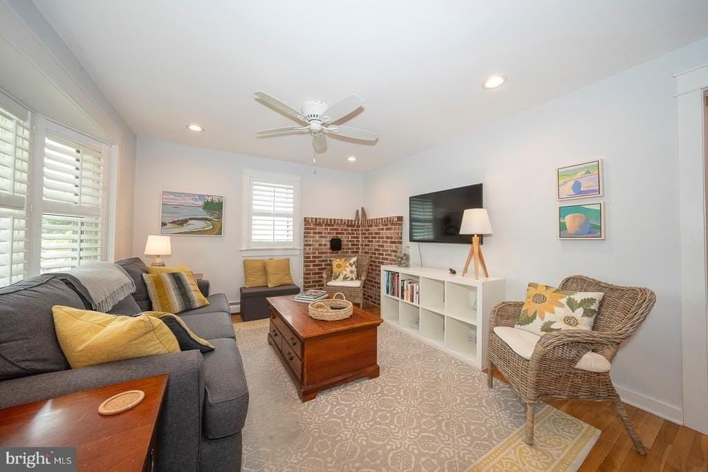533 Monument Ave - Photo 5 of 36