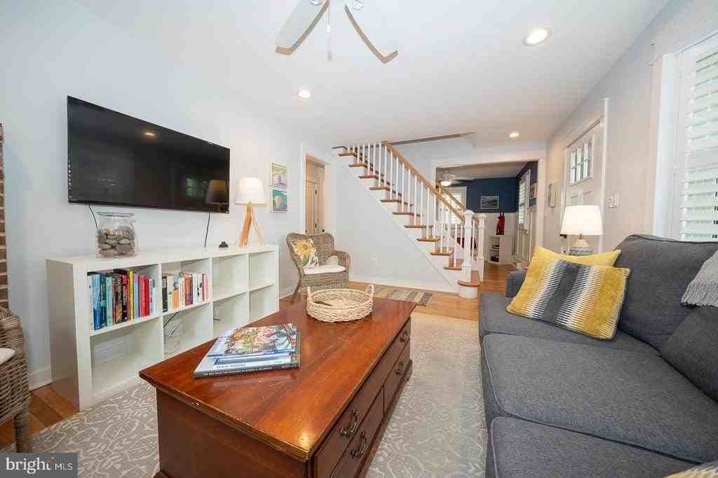 533 Monument Ave - Photo 6 of 36