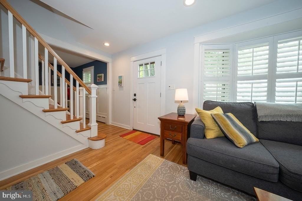 533 Monument Ave - Photo 7 of 36