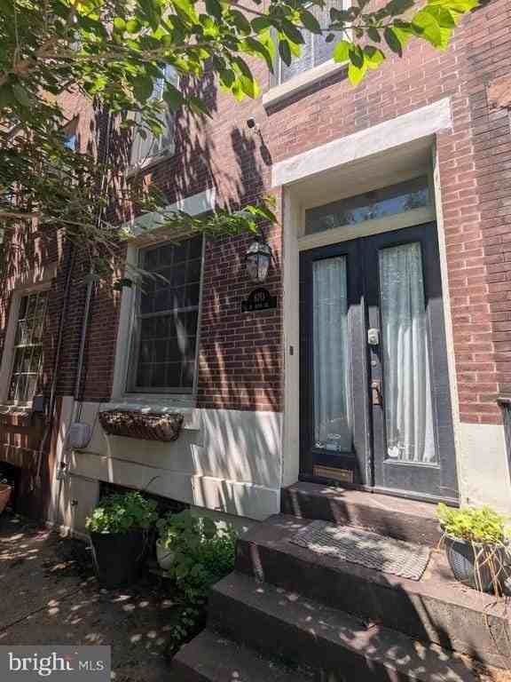 870 N 26th St #2 - Photo 2 of 14