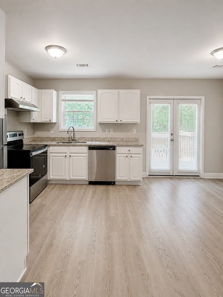 1240 Pinedale Cir Nw - Photo 3 of 11