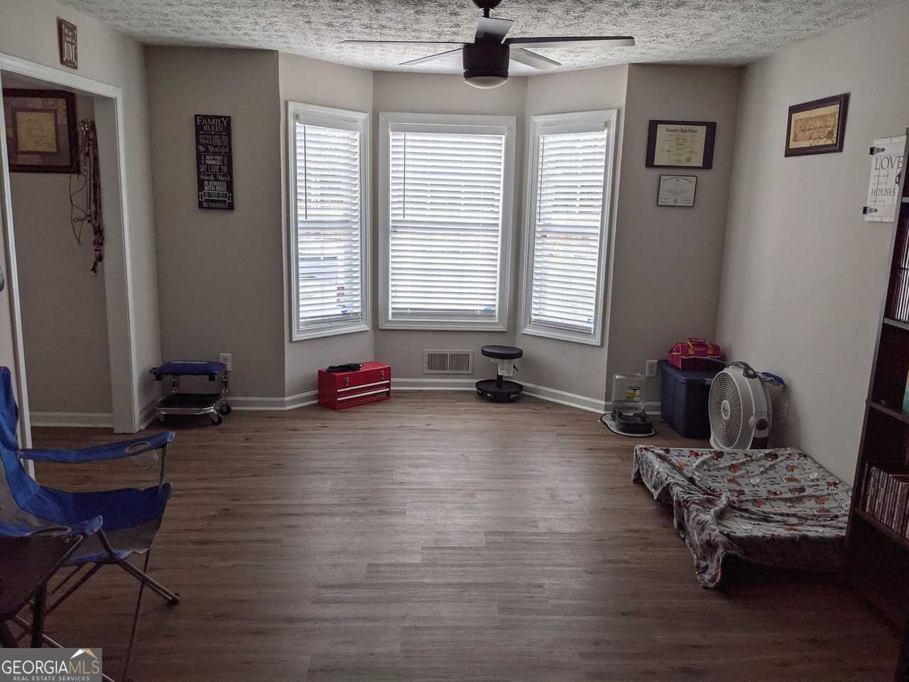 1608 Kirkland Rd - Photo 3 of 9