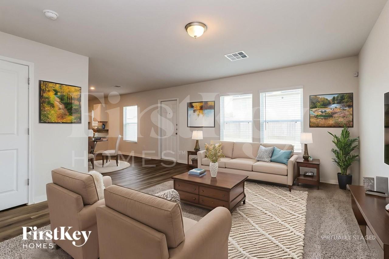 10083 Cerritos Dr - Photo 4 of 19
