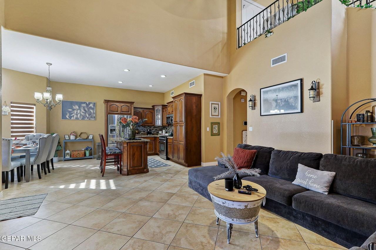 11608 Saint Thomas Way - Photo 6 of 44