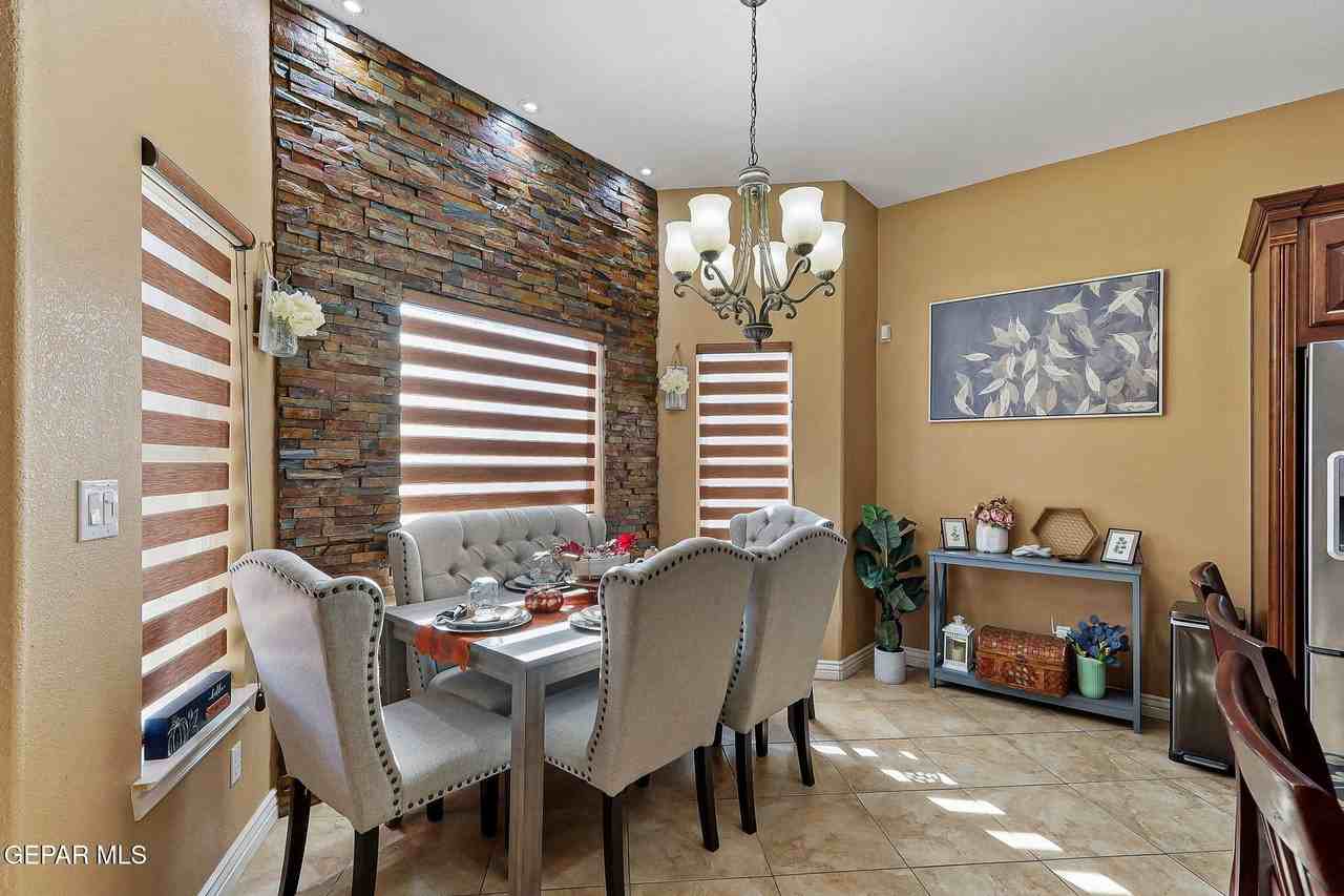 11608 Saint Thomas Way - Photo 7 of 44