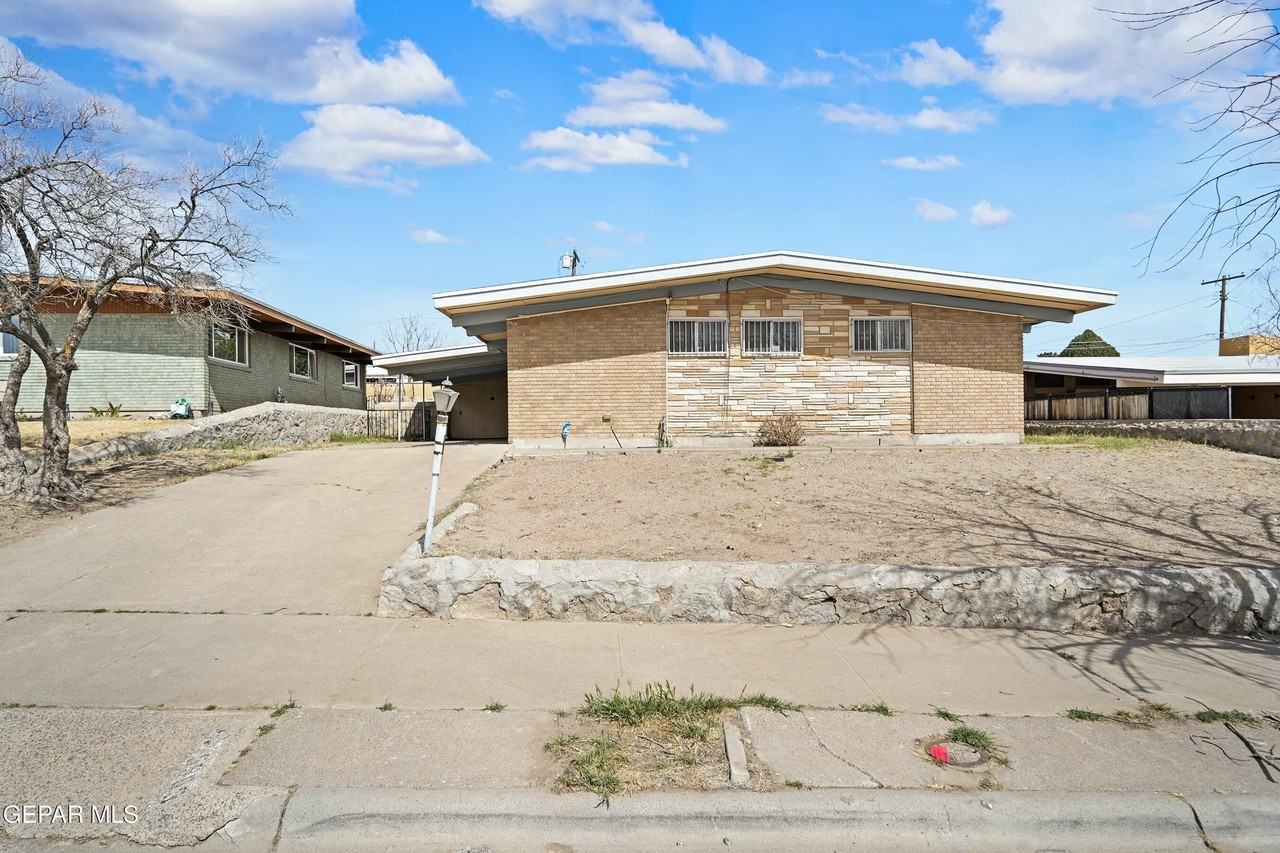 5505 Martin Ln - Photo 3 of 31