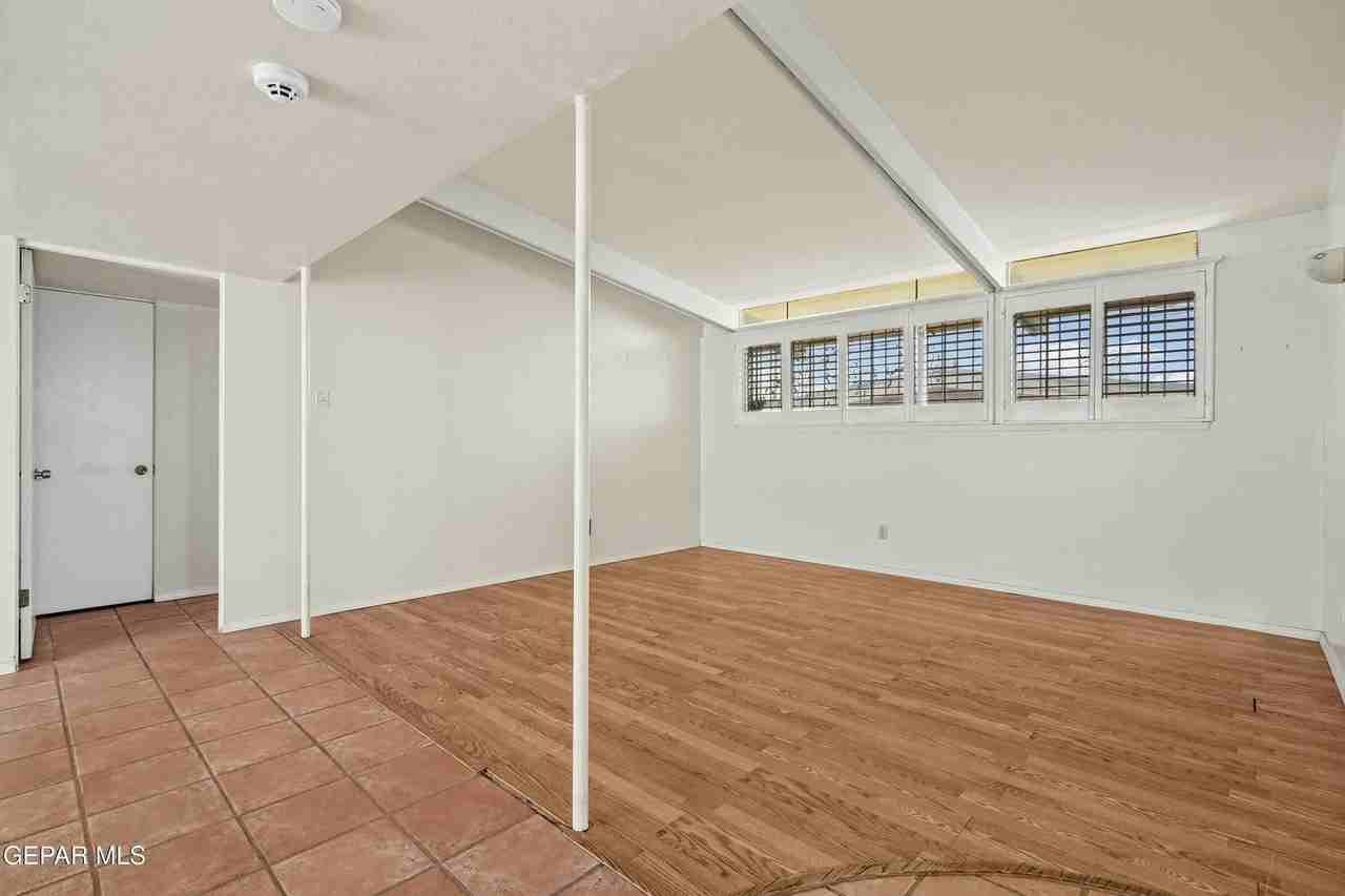 5505 Martin Ln - Photo 7 of 31