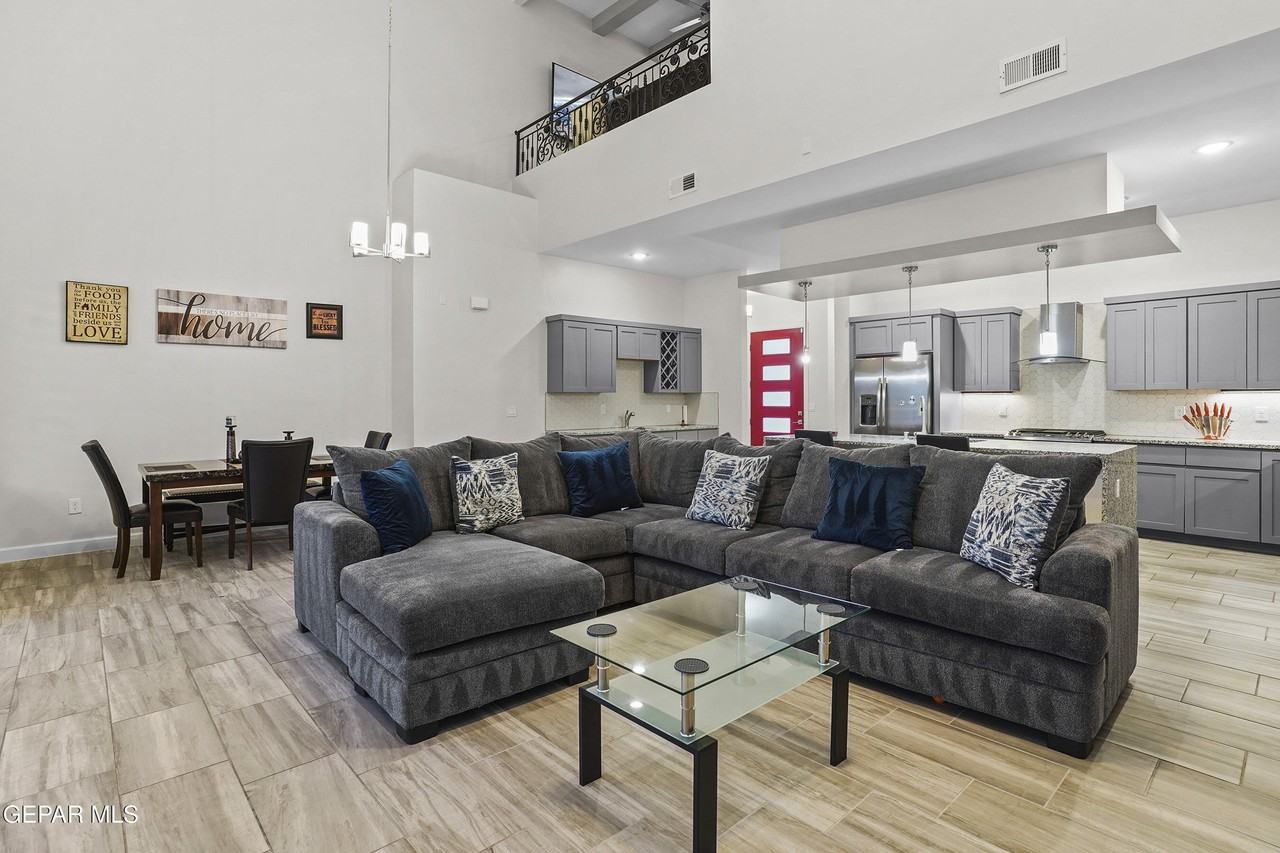 12308 Desert Heights Ct - Photo 4 of 34