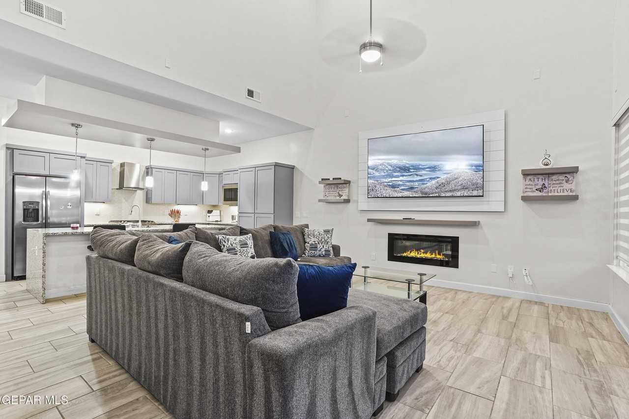 12308 Desert Heights Ct - Photo 5 of 34