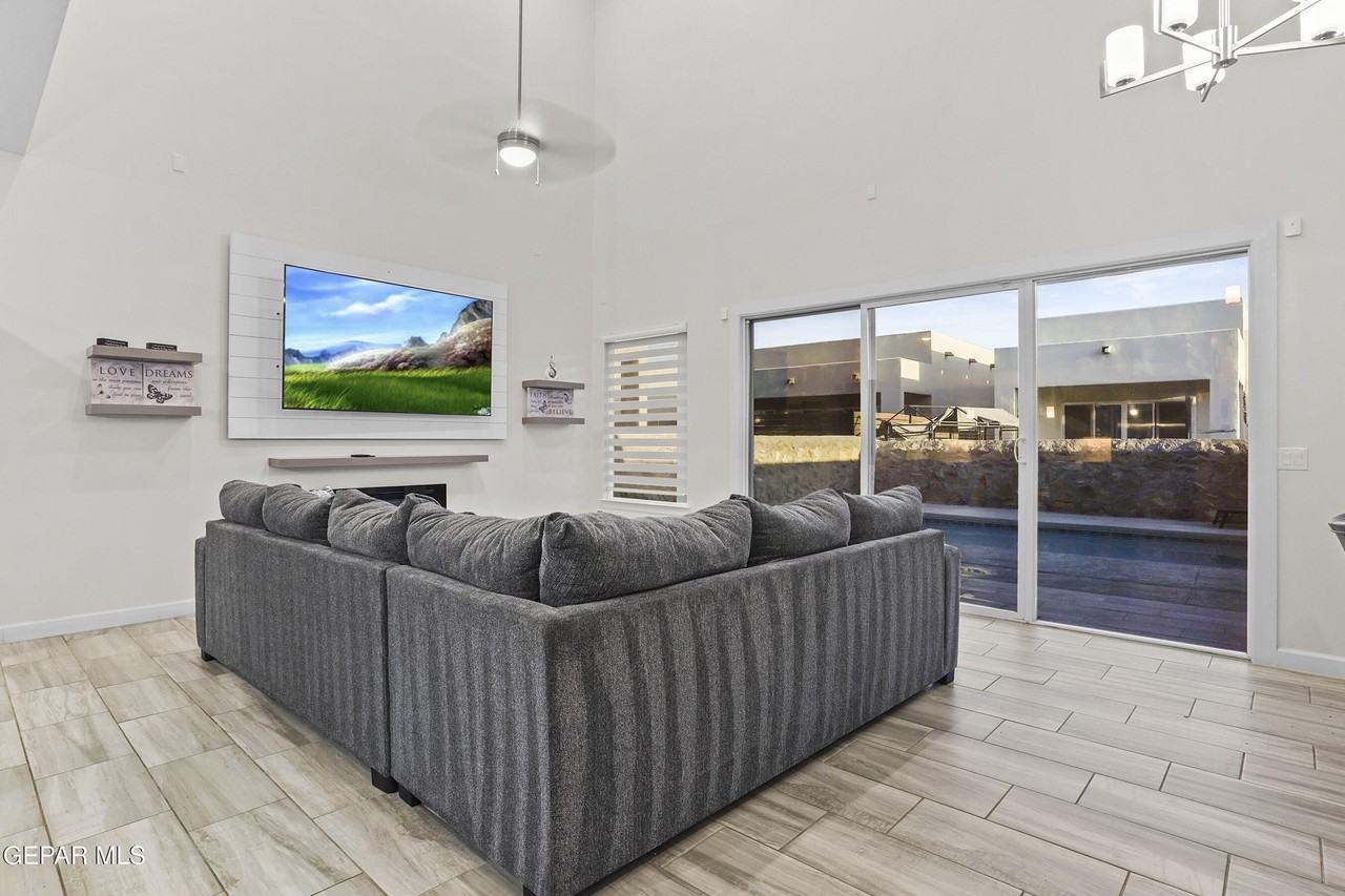12308 Desert Heights Ct - Photo 6 of 34