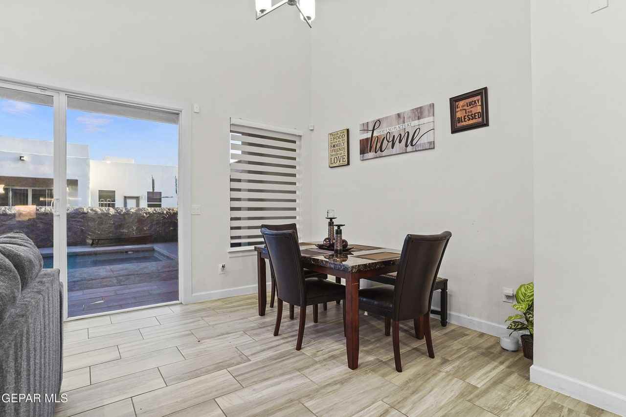 12308 Desert Heights Ct - Photo 7 of 34