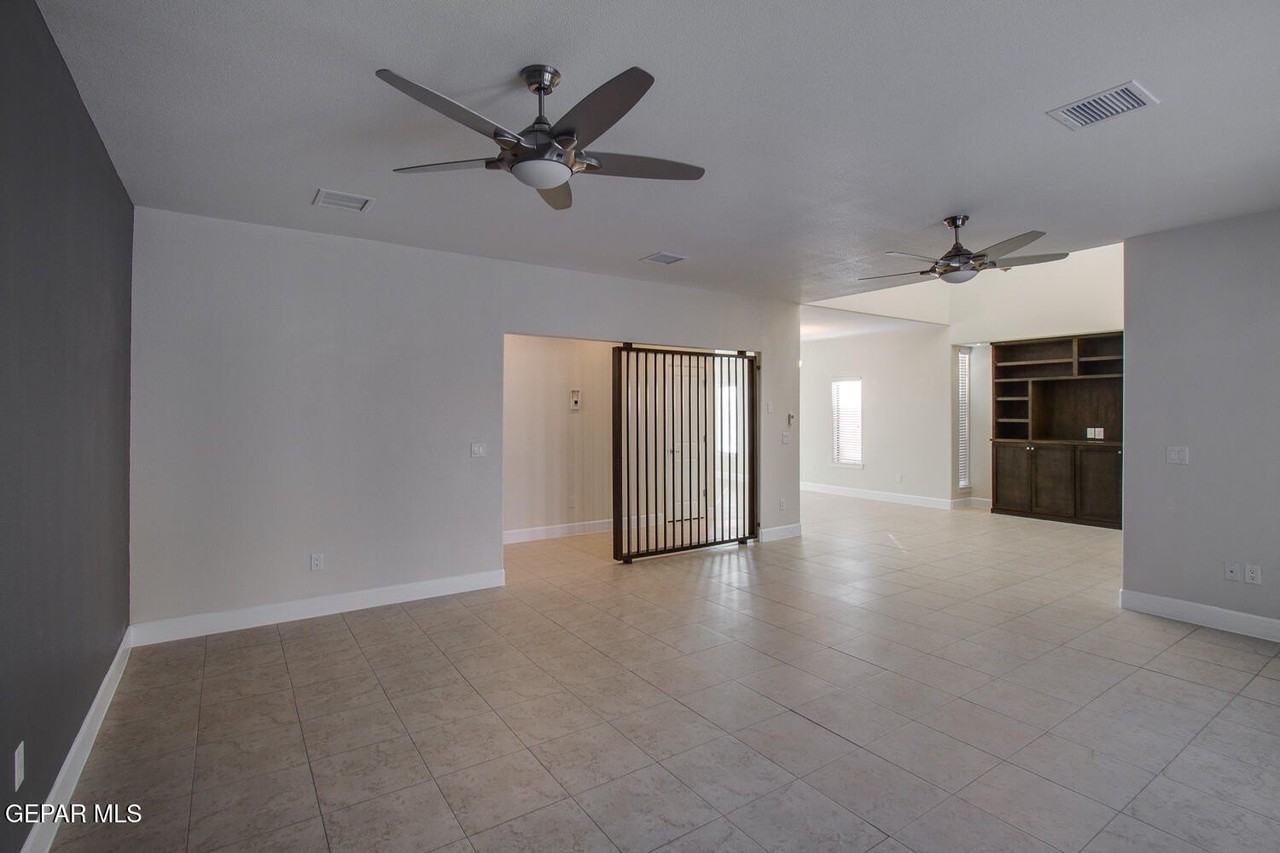 5353 Jack Marcus Dr - Photo 6 of 38