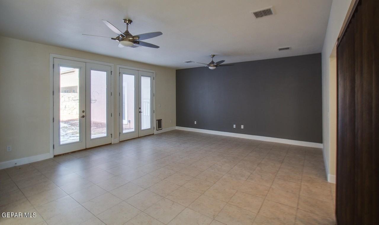 5353 Jack Marcus Dr - Photo 7 of 38