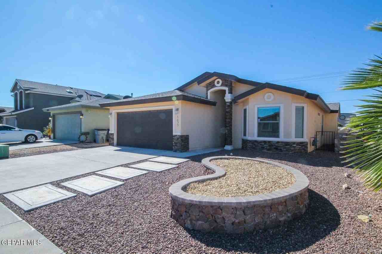 4833 Adrian Campos St - Photo 2 of 31