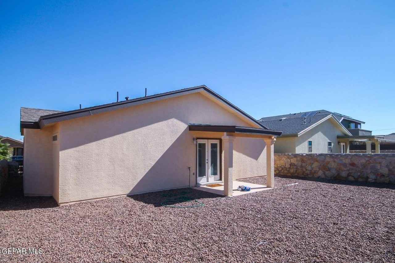 4833 Adrian Campos St - Photo 4 of 31