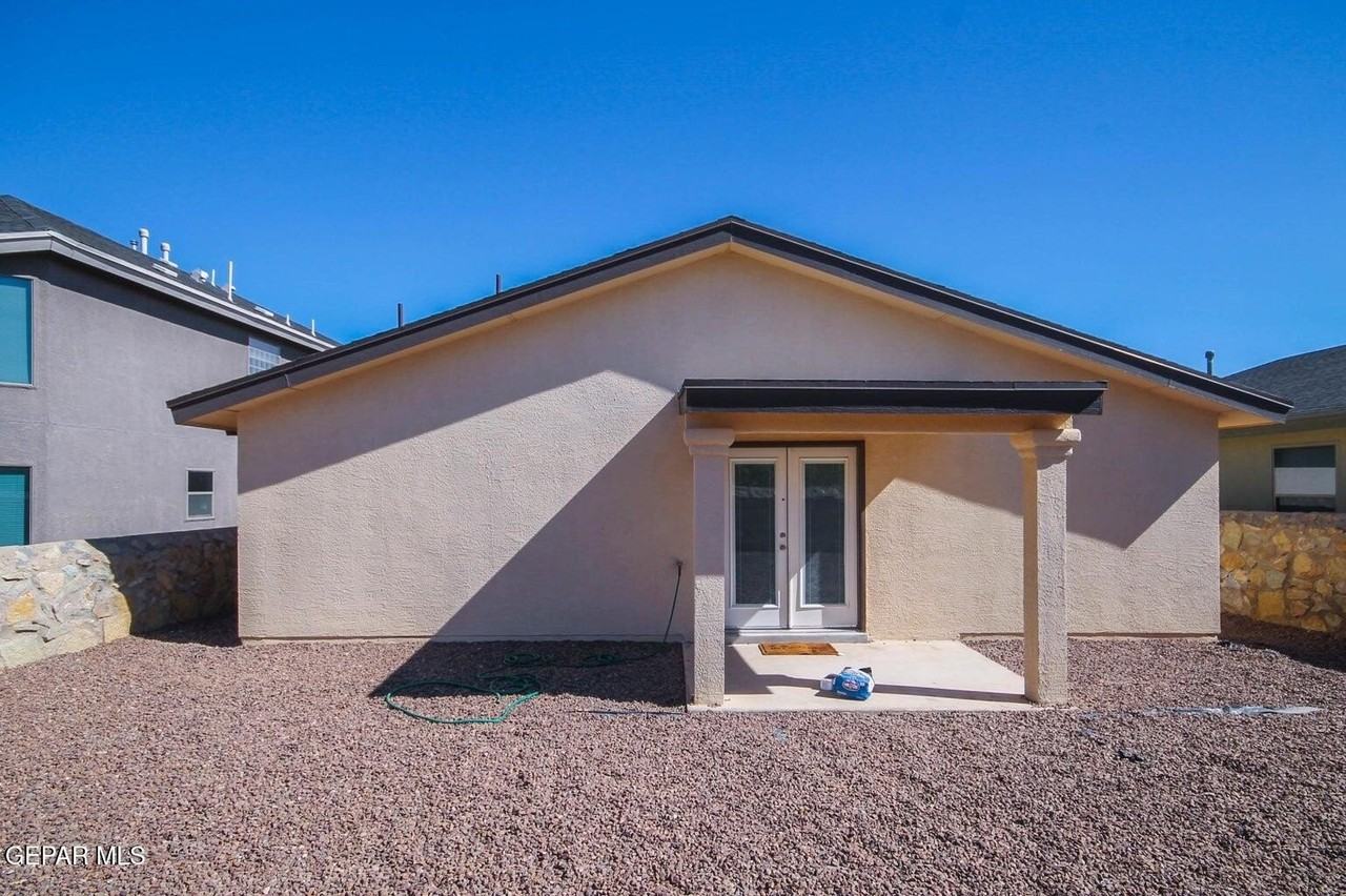 4833 Adrian Campos St - Photo 5 of 31