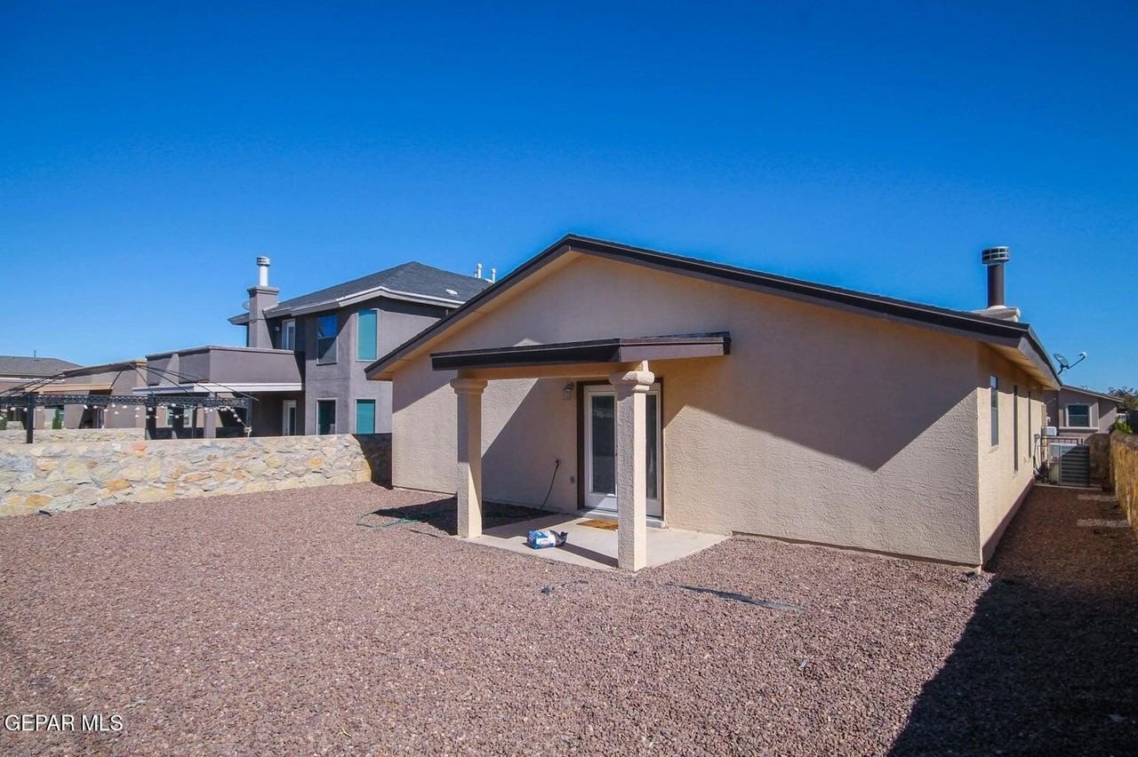 4833 Adrian Campos St - Photo 6 of 31