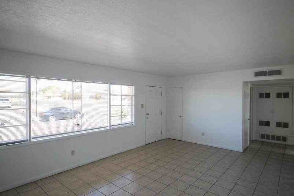 209 San Saba Rd - Photo 4 of 29