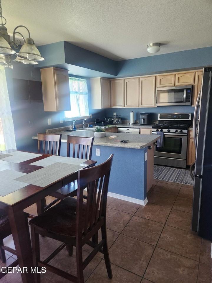 3281 Emerald Point Dr - Photo 2 of 13