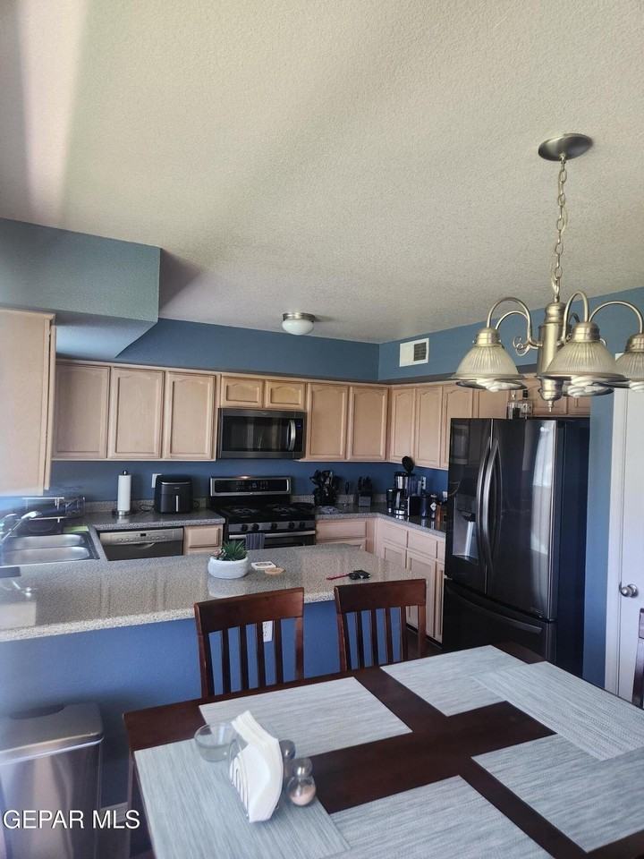 3281 Emerald Point Dr - Photo 3 of 13