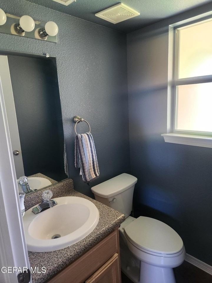 3281 Emerald Point Dr - Photo 6 of 13