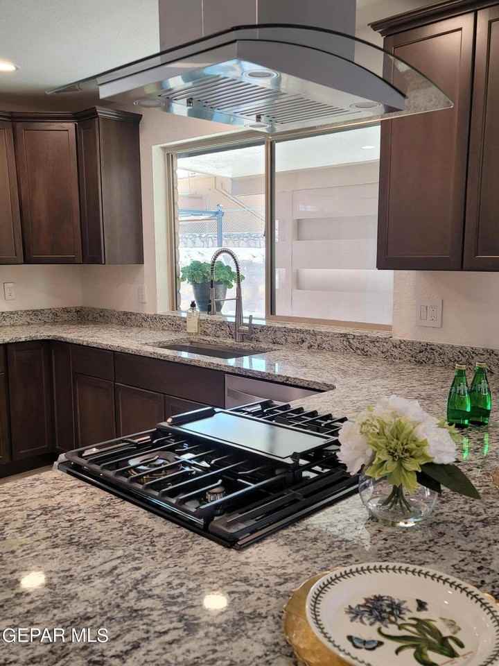 9820 Eloice Rd - Photo 2 of 50