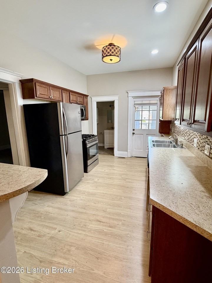 2125 Crittenden Dr - Photo 5 of 24