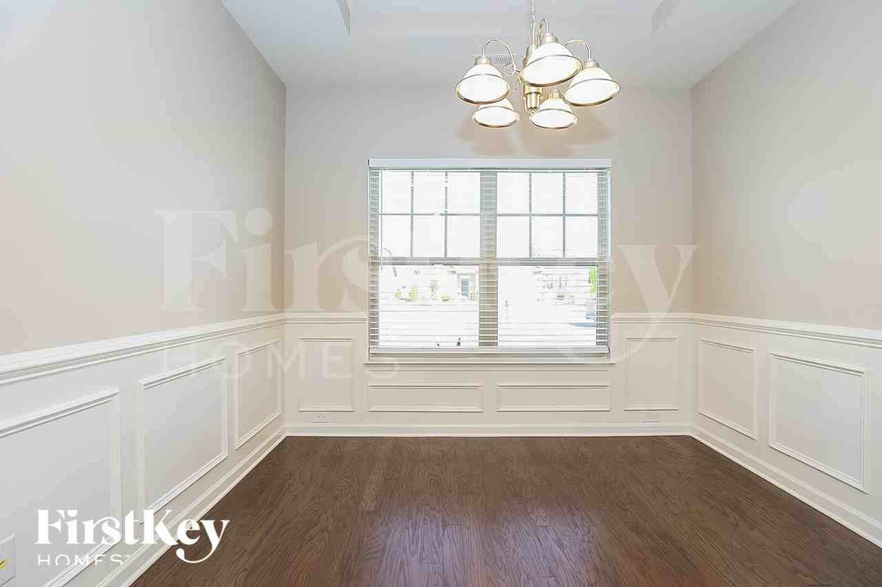 908 Carnation Dr - Photo 3 of 15
