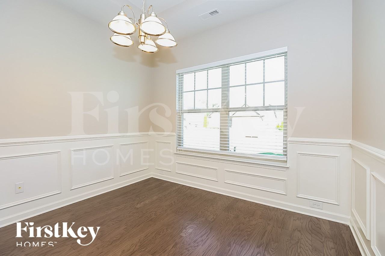 908 Carnation Dr - Photo 4 of 15