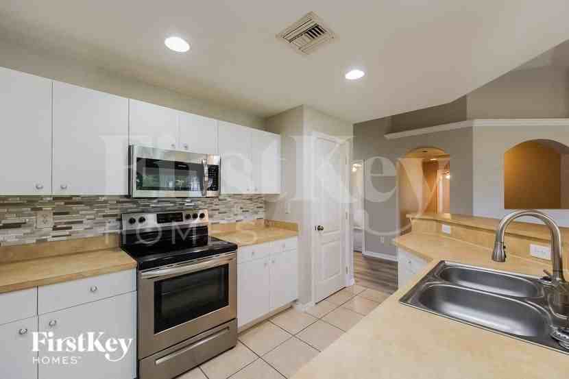 214 Nw 29th Ter - Photo 6 of 15