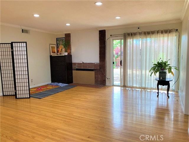 1638 Grove Pl - Photo 2 of 8
