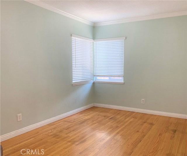 1638 Grove Pl - Photo 6 of 8