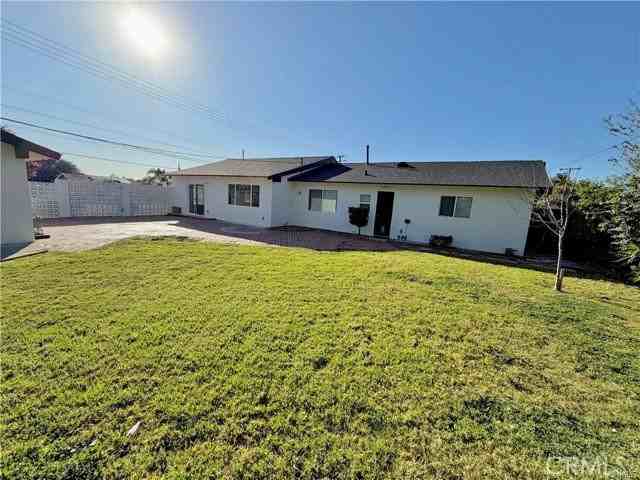 12472 Woodlawn Ave - Photo 2 of 8