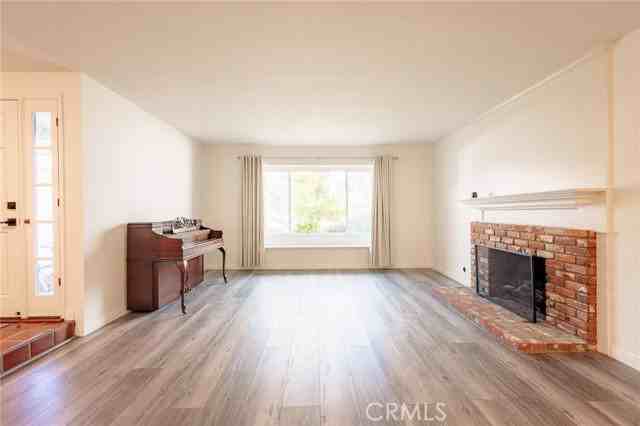 25342 Hugo Rd - Photo 4 of 8