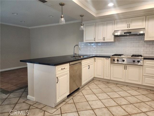 607 Murfield Ct - Photo 3 of 8