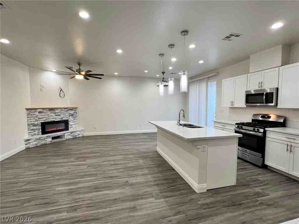 1586 Tilman Ln - Photo 3 of 20