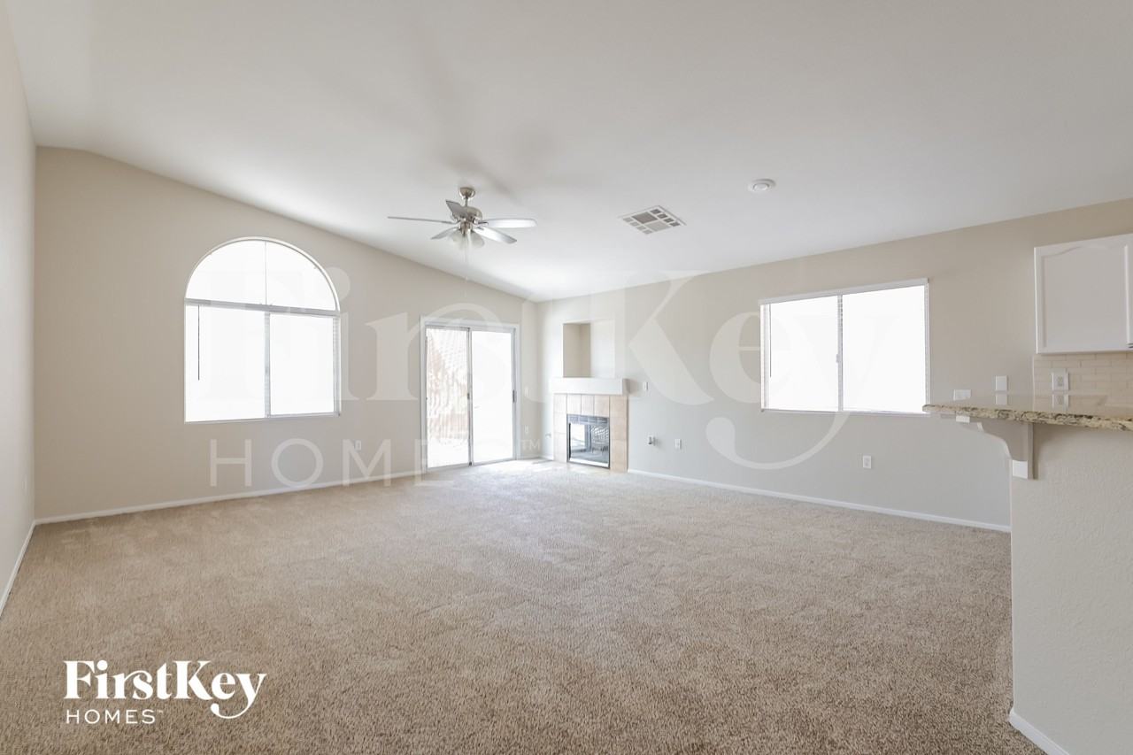 216 Nautical St - Photo 3 of 15