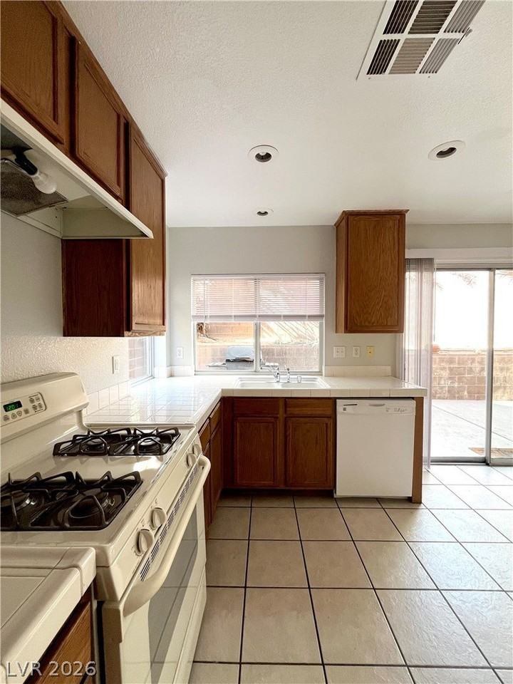 913 Toro Canyon Ln - Photo 6 of 14