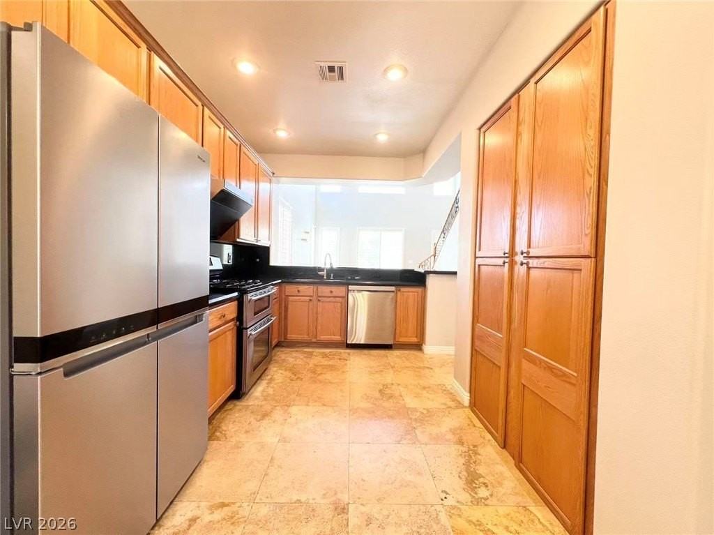 538 Los Hermanos St - Photo 6 of 27
