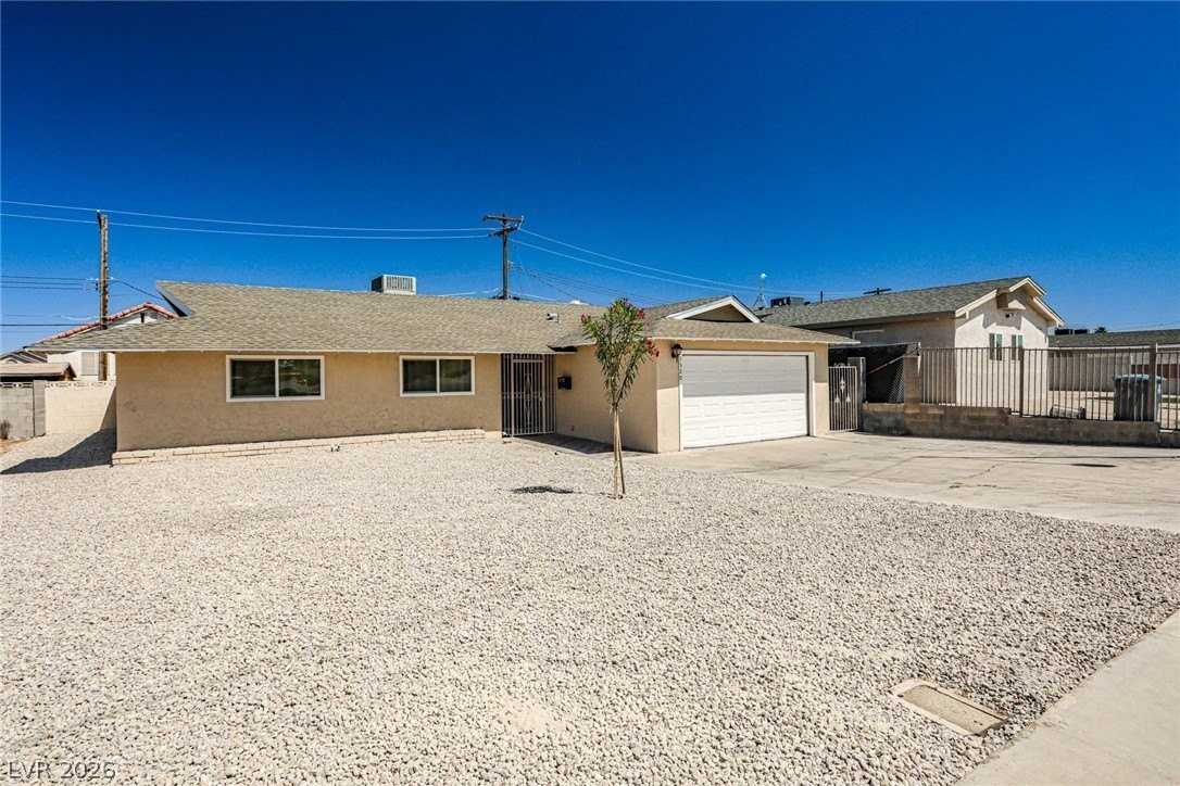 1320 Robin St - Photo 3 of 34