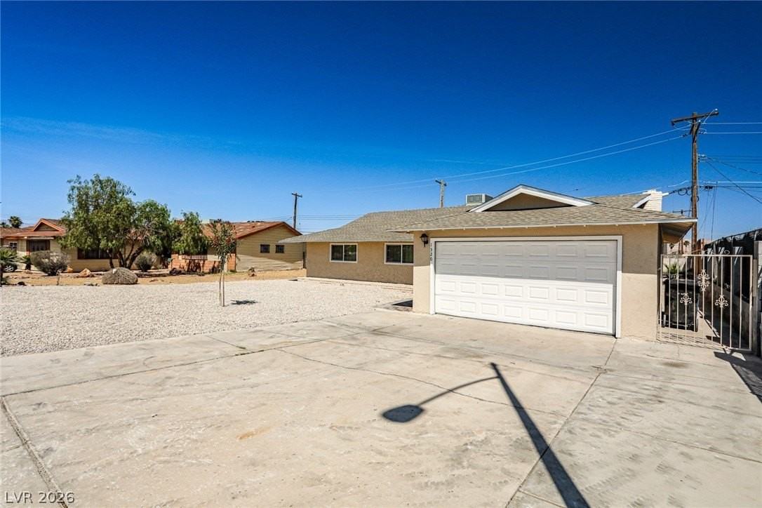 1320 Robin St - Photo 4 of 34