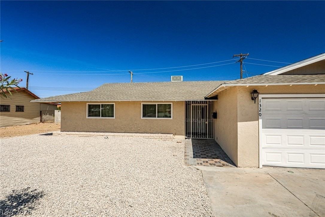 1320 Robin St - Photo 5 of 34