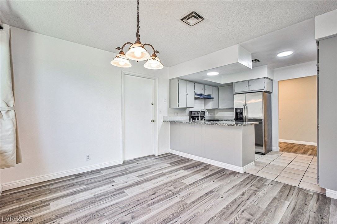 1320 Robin St - Photo 6 of 34