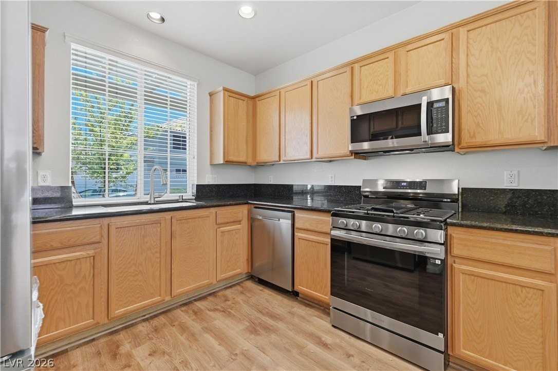 8315 Hunter Brook St - Photo 7 of 25